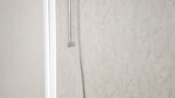 Maison, balcon | Salle de bain