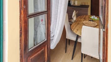 Maison, balcon | Salle Ă manger