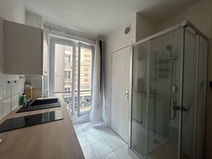 Douche, serviettes fournies