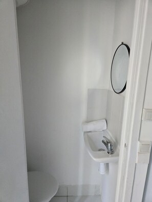 Douche, serviettes fournies