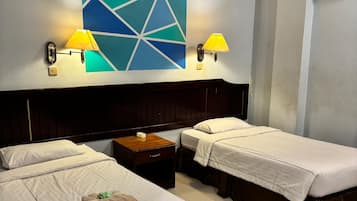 Superior Twin Room | Desk, bed sheets
