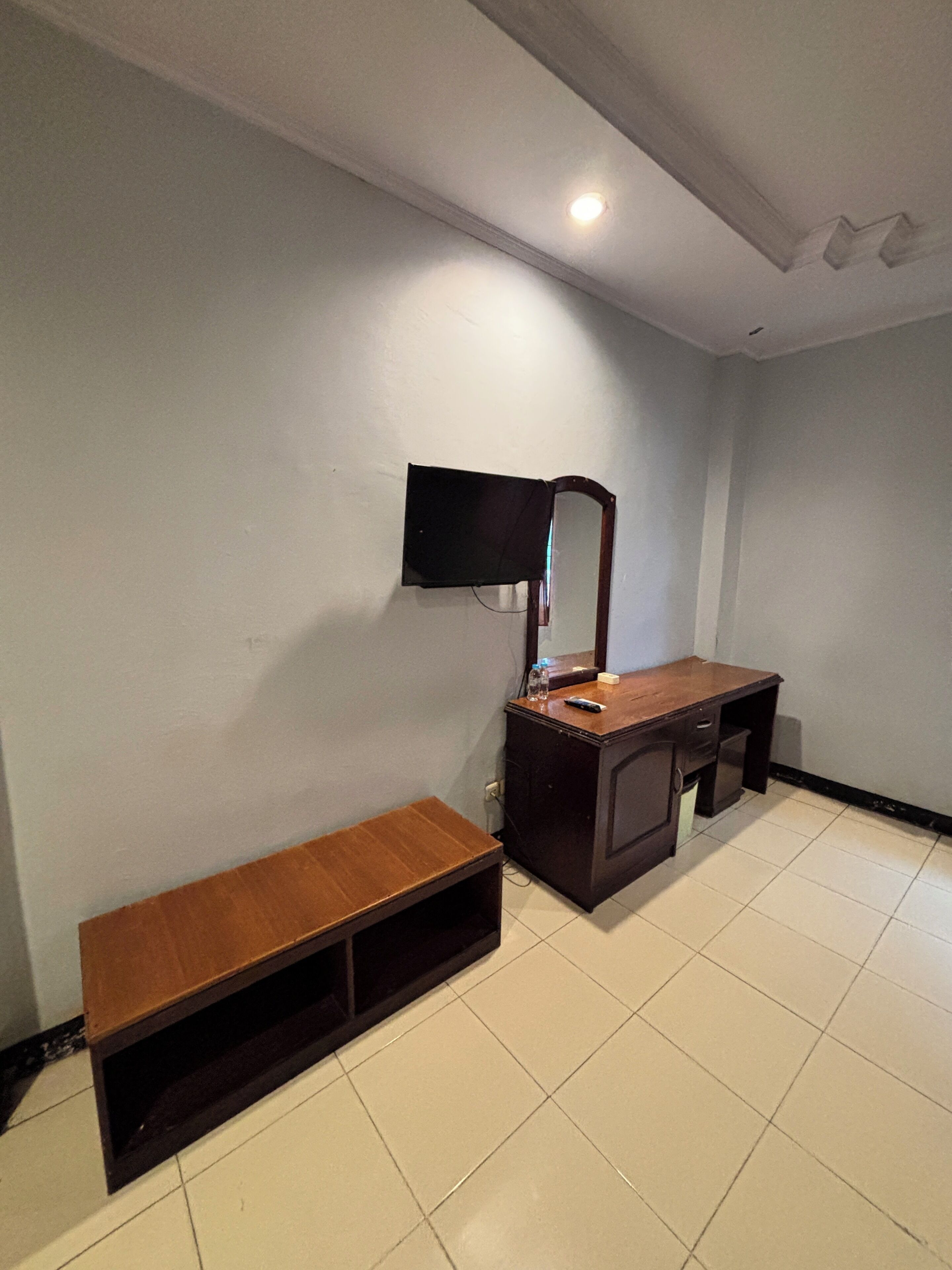 Deluxe Room | Desk, bed sheets