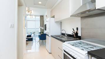 Exclusive-Studio, Nichtraucher, Stadtblick | Eigene Küche | Großer Kühlschrank, Mikrowelle, Ofen, Herdplatte