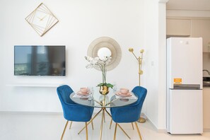 Studio Eksklusif, Bebas Asap Rokok, pemandangan kota | Tempat makan