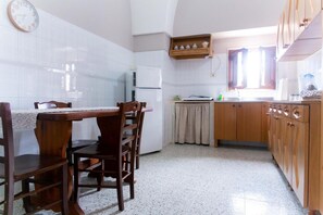 Private kitchen - Apartment 'Lamapecora - Salone' with Balcony, Wi-Fi and Air Conditioning (Fasano)