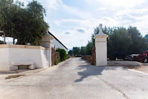 Property grounds - Room 'Lamapecora - Pecora 2' with Balcony, Wi-Fi and Air Conditioning (Fasano)