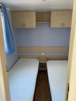 Room - Mobile Home Rentals in Loctudy on the Shore of Langoz Beach (Loctudy)