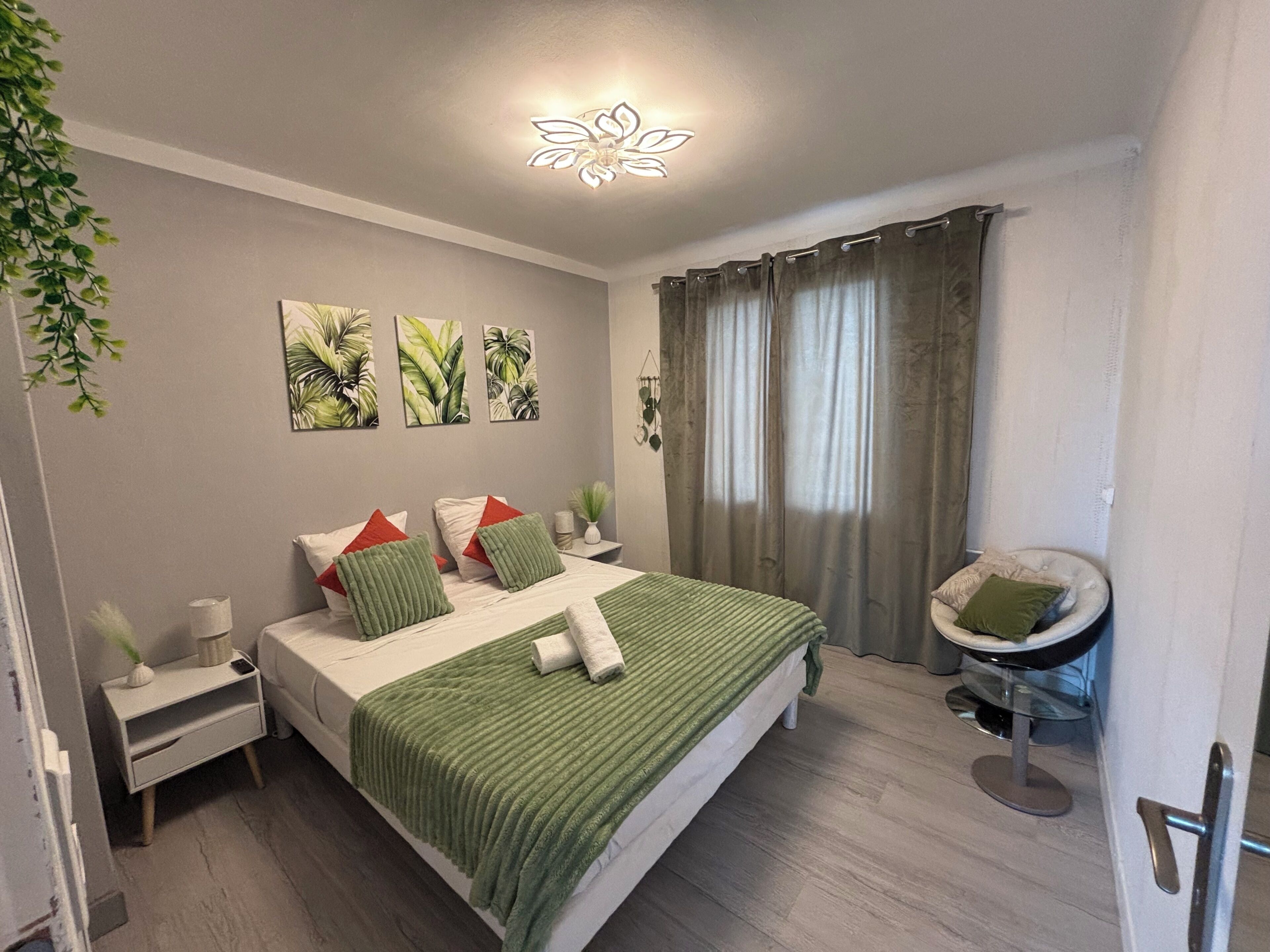 3 bedrooms, iron/ironing board, travel crib, WiFi (free)
