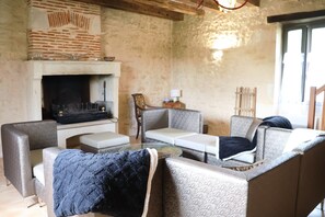 Interior - Escape on the N7 – Gardener’s House – Near the Loire River – Free Parking (La Marche)