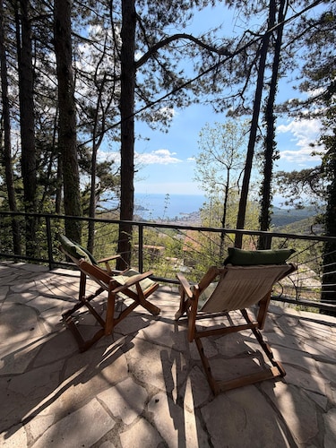 Mountain & Sea Retreat Lapcici