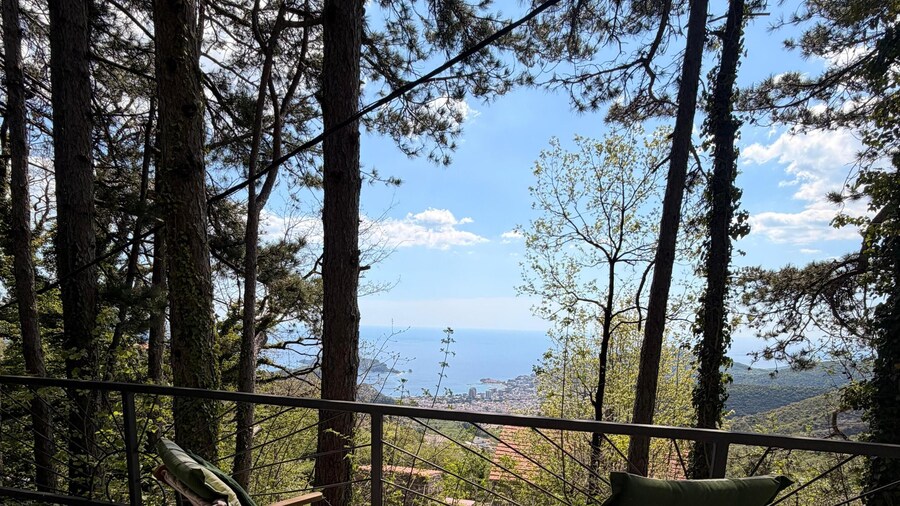 Mountain & Sea Retreat Lapcici