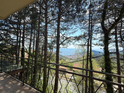 Mountain & Sea Retreat Lapcici