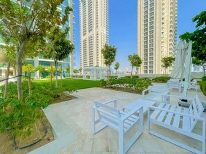 Garden - PVH - Sea View 1BR in Beach Vista (Dubai)