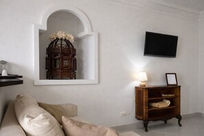 Suite, Patio, Sea View | Living area - Hotiday Villa Neptunus (Forio)