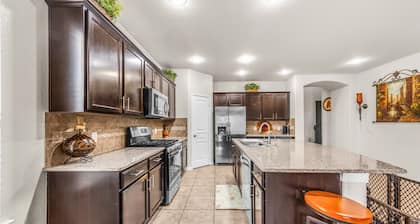 Cypress Landing Subdivision - Private Room in a Shared Home