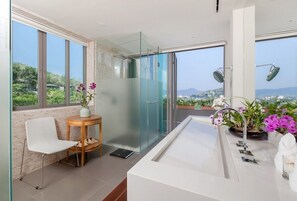 Luxury Villa, Private Pool, Ocean View | Bathroom | Free toiletries, hair dryer, towels, soap - Tropical Castle Villa Phuket  (Choeng Thale)