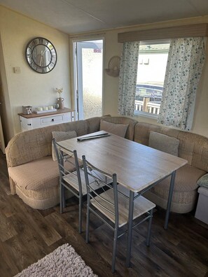 Dining - House Sleeps 6 With Parking and Balcony (Skegness)