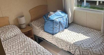2 Bed - Sleeps 6 - Free Parking - Pets