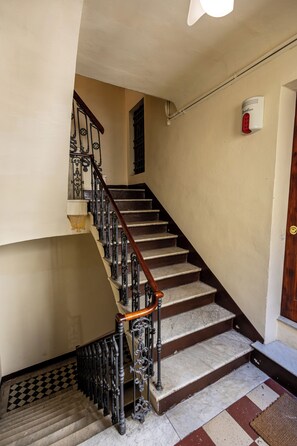 Interior - Vicolo Sette (Modena)
