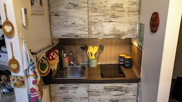 Comfort Apartment, Private Bathroom, City View | Private kitchen