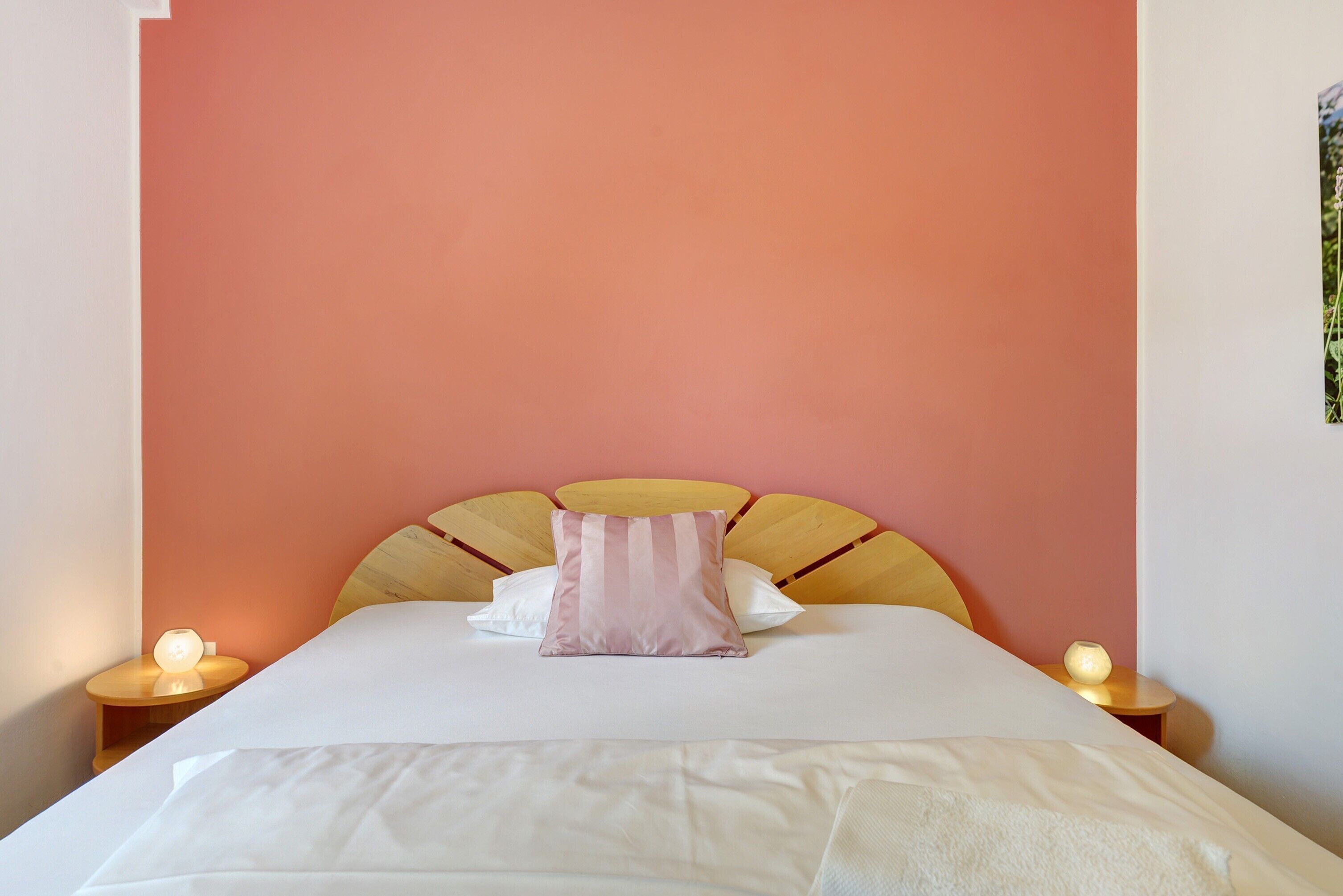 3 bedrooms, bed sheets