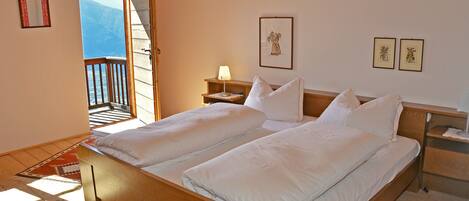 4 bedrooms, WiFi, bed sheets