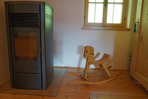 Interior - Holiday Home 'Kohlstatt Hof Ferienhaus' with Mountain View, Private Terrace and Wi-Fi (Verano)