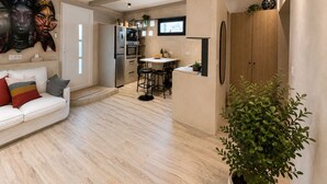 A modern living room with a sofa, a dining area with a table and chairs, and a kitchen area with appliances. - House - 2 private suites - cosy - 2'Monaco and port (Beausoleil)