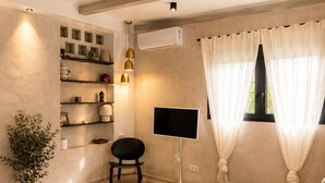 A modern living room with a flat-screen TV, a potted plant, a wooden coffee table, and a sofa. - House - 2 private suites - cosy - 2'Monaco and port (Beausoleil)