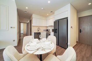 익스클루시브 아파트, 금연, 시내 전망 | 전용 주방 | 대용량 냉장고, 전자레인지, 오븐, 쿡탑