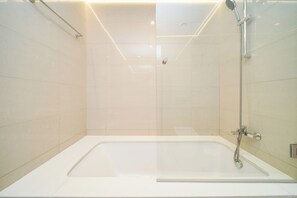 Exclusive Apartment, Non Smoking, City View | Bathroom - PVH - 2BR Burj Khalifa View - BurjRoyale (Dubai)