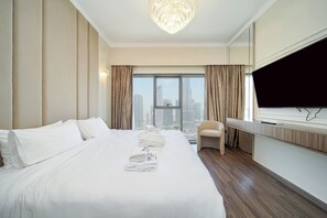 익스클루시브 아파트, 금연, 시내 전망 | 객실 내 금고, 각각 다른 스타일의 인테리어, 각각 다르게 가구 비치, 암막 커튼