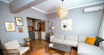 Cozy & Bright Urban Home in Center