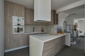 Private kitchen - Villa Anthos | Sea-view Villa with Pool & Jacuzzi (Βερβεροντα,)