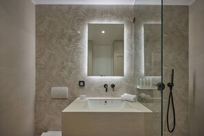 Shower, hair dryer, towels, soap - Villa Anthos | Sea-view Villa with Pool & Jacuzzi (Βερβεροντα,)
