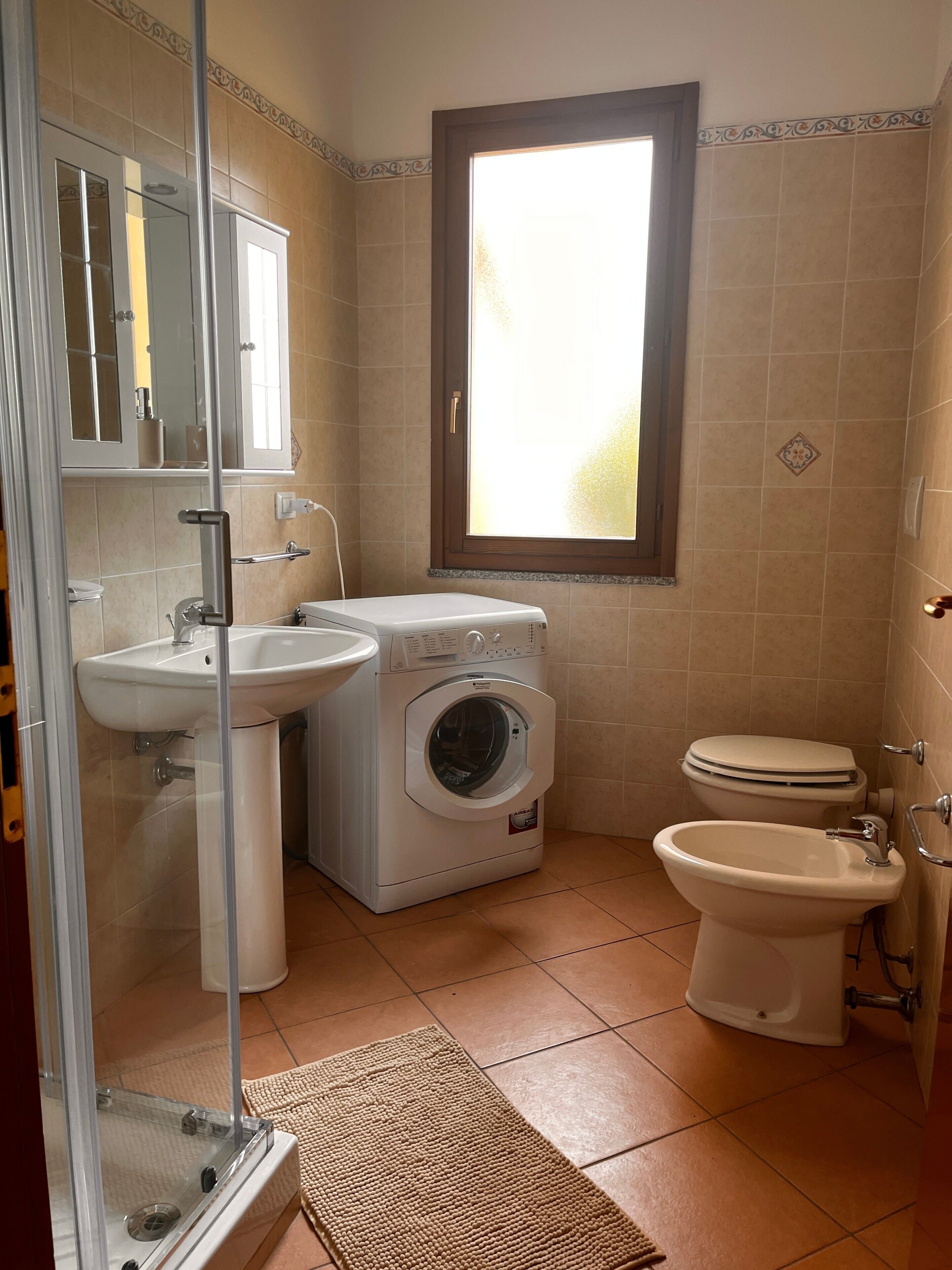 Ducha, secador de pelo, toallas