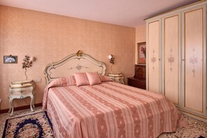 2 bedrooms, iron/ironing board, free WiFi, bed sheets - Refined apartment with terrace in Santa Croce (Santa Croce)