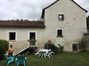 Terrace/patio - La Cour aux Moines" cottage in a quiet location with large garden (Jaulnay)