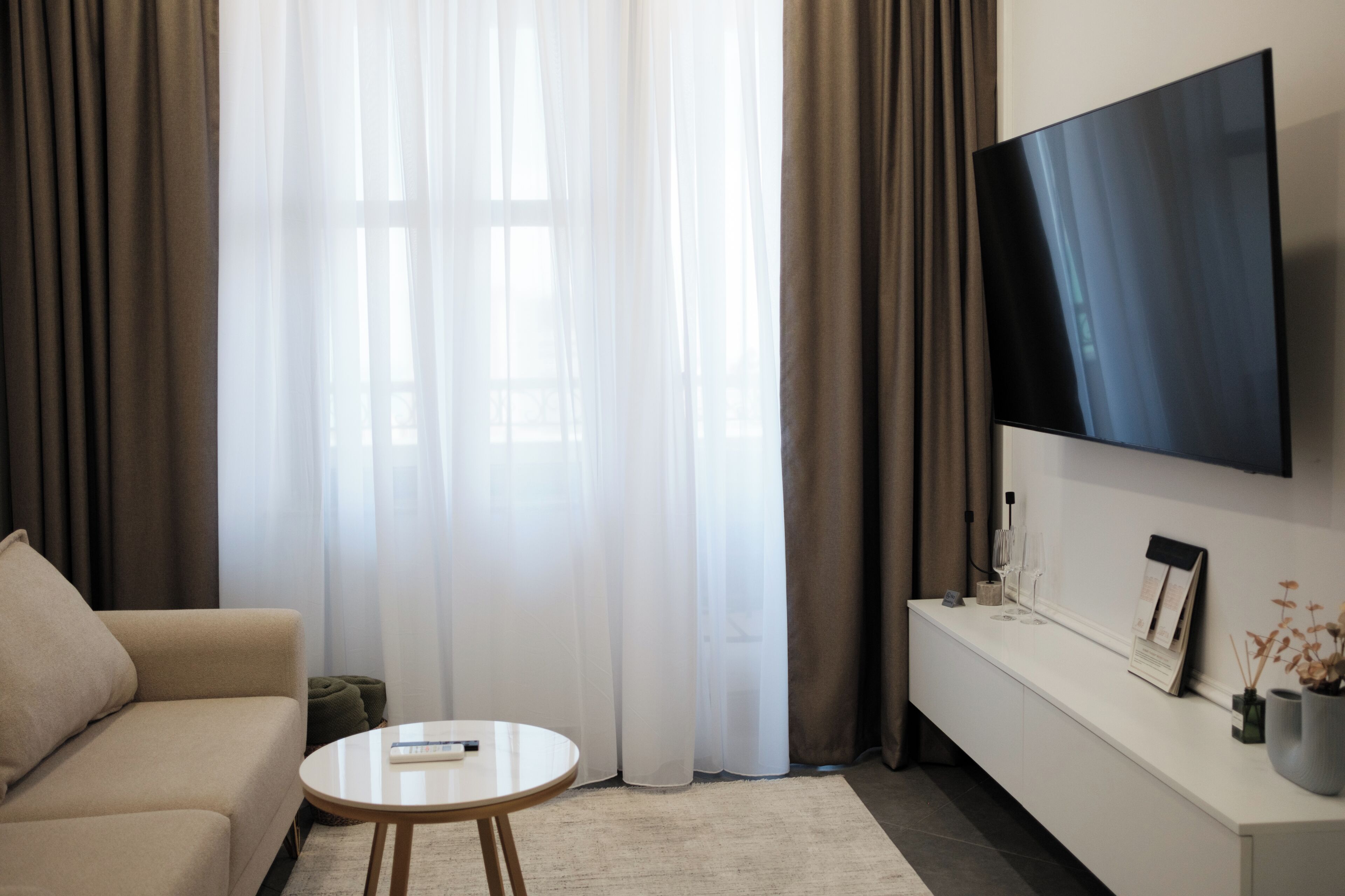 Comfort appartement, uitzicht op zee | Een kluis op de kamer, verduisterende gordijnen, geluiddichte muren