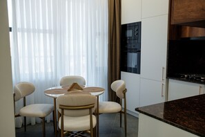 Luxury Penthouse, Sea View | Dining - Elite Family Residence (Batumi)