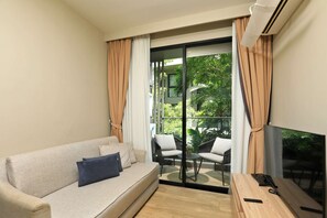 TV - 2bdr Apartment Bang Tao Beach (Tambon Choeng Thale)