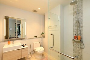 Hair dryer, bidet - 2bdr Apartment Bang Tao Beach (Tambon Choeng Thale)