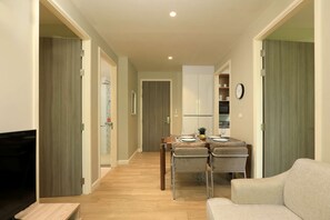 TV - 2bdr Apartment Bang Tao Beach (Tambon Choeng Thale)