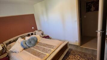 2 bedrooms, WiFi, bed sheets