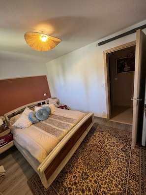 2 bedrooms, WiFi, bed sheets - Family and Friends House Steps from the Allier River (Vieille-Brioude)