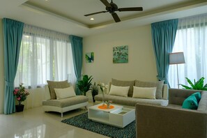 TV - 3bdr townhouse Bang Tao Beach 65/116 (Tambon Choeng Thale)