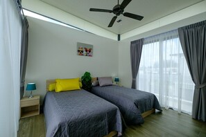 3 bedrooms, iron/ironing board, bed sheets - 3bdr townhouse Bang Tao Beach 65/116 (Tambon Choeng Thale)