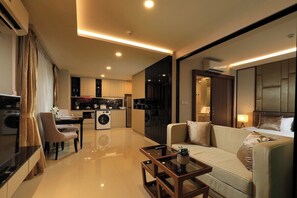 TV - Modern 1BR Seaview Apartment Surin Beach (Choeng Thale)