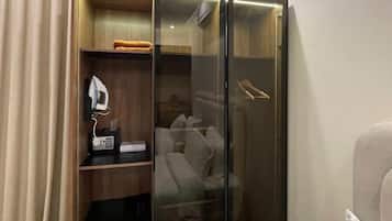 In-room safe, free WiFi