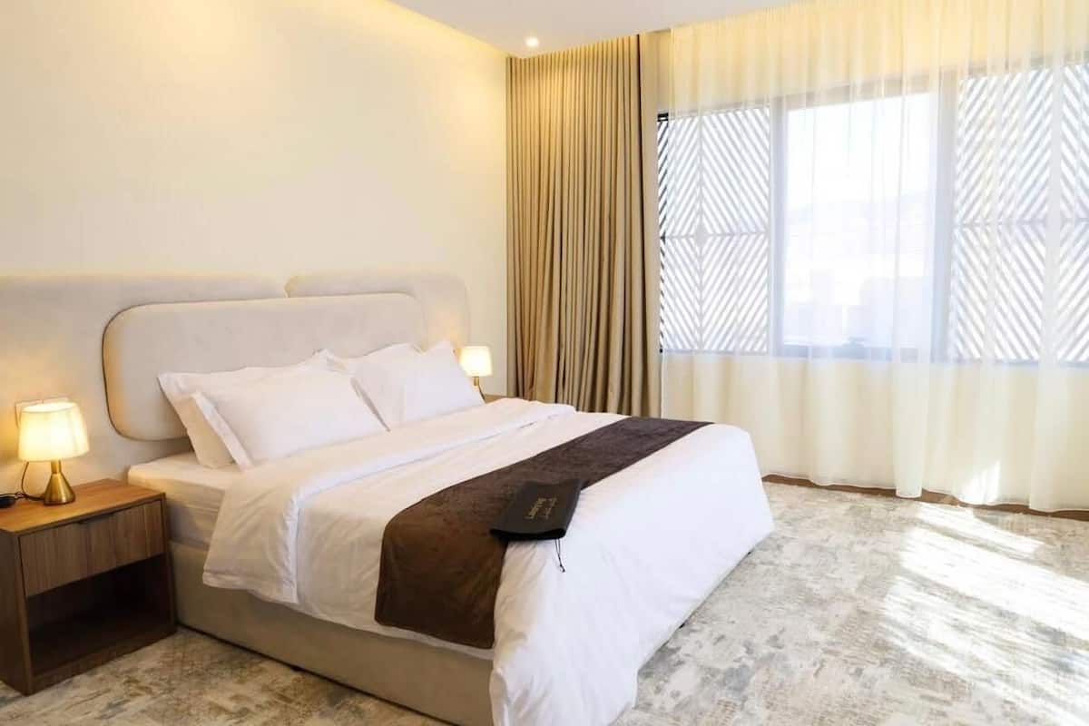 Deluxe Suite, 1 Bedroom | In-room safe, free WiFi